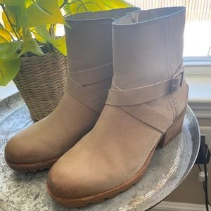 SOREL ‘Cate’ buckle boots! ❤️